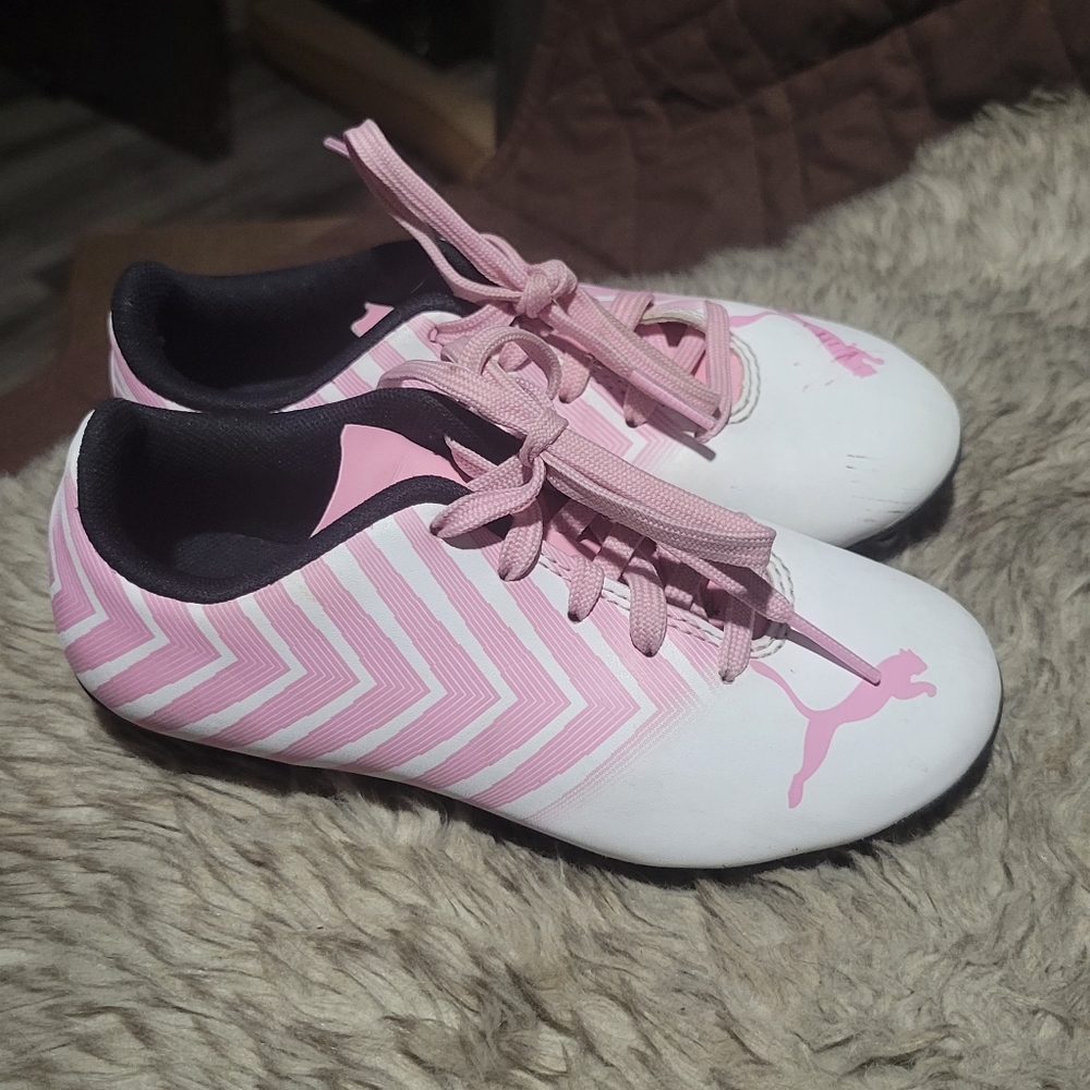 Puma Kids Soccer Shoes (Size 10)
